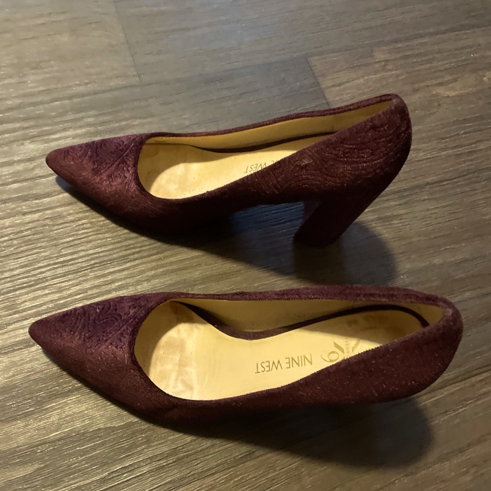 Velvet maroon Nine West pointed heels